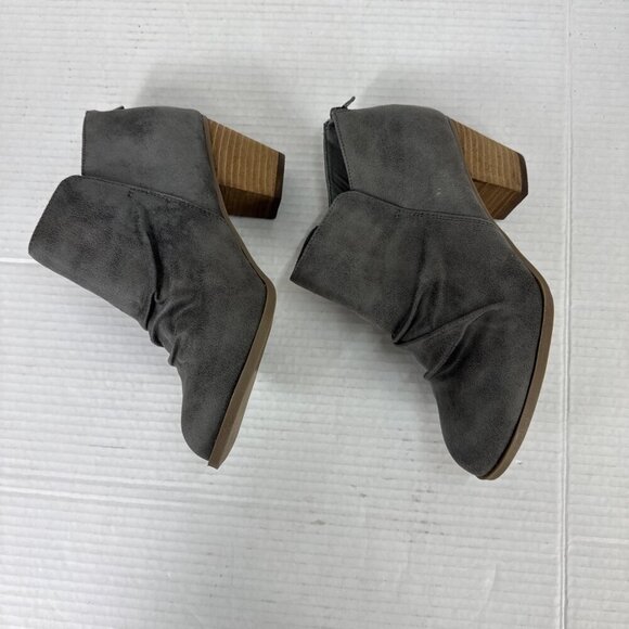 Report Clarice Women's 6.5 Wide  Heeled Short Bootie Gray NWOB + Small Flaw - Picture 8 of 16